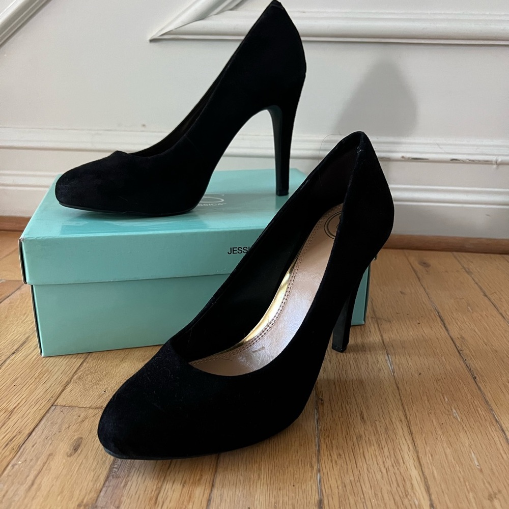 Jessica Simpson Black velvet stiletto heels, size 8. Marya. Like New with box.